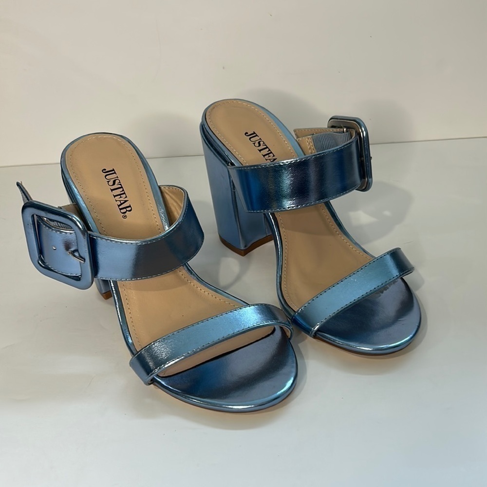 JustFab NWOT Mariana Block Heel Metallic Ice Blue Sandal Large Buckle Size 6.5